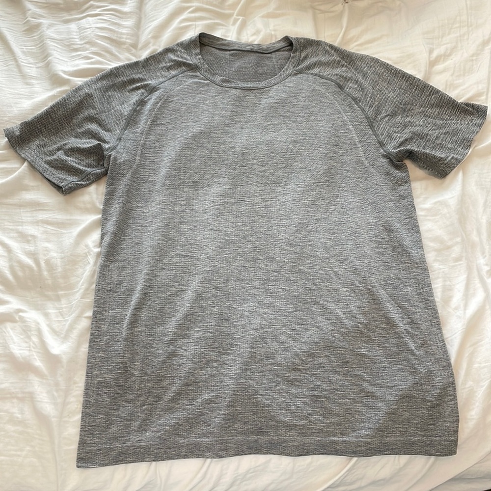 Lululemon Men’s Metal Vent Tech Short Sleeve Shirt (Size Medium)
